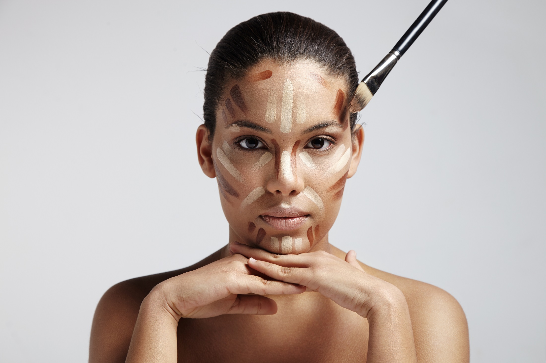 This method of face contouring has become a real hit online! Check out how it works