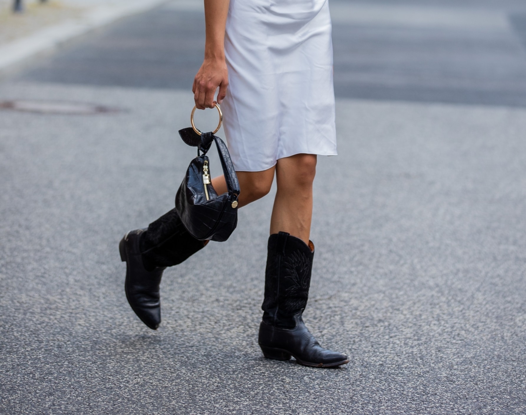 Do you know how you can wear boots and boots in summer to look super stylish?